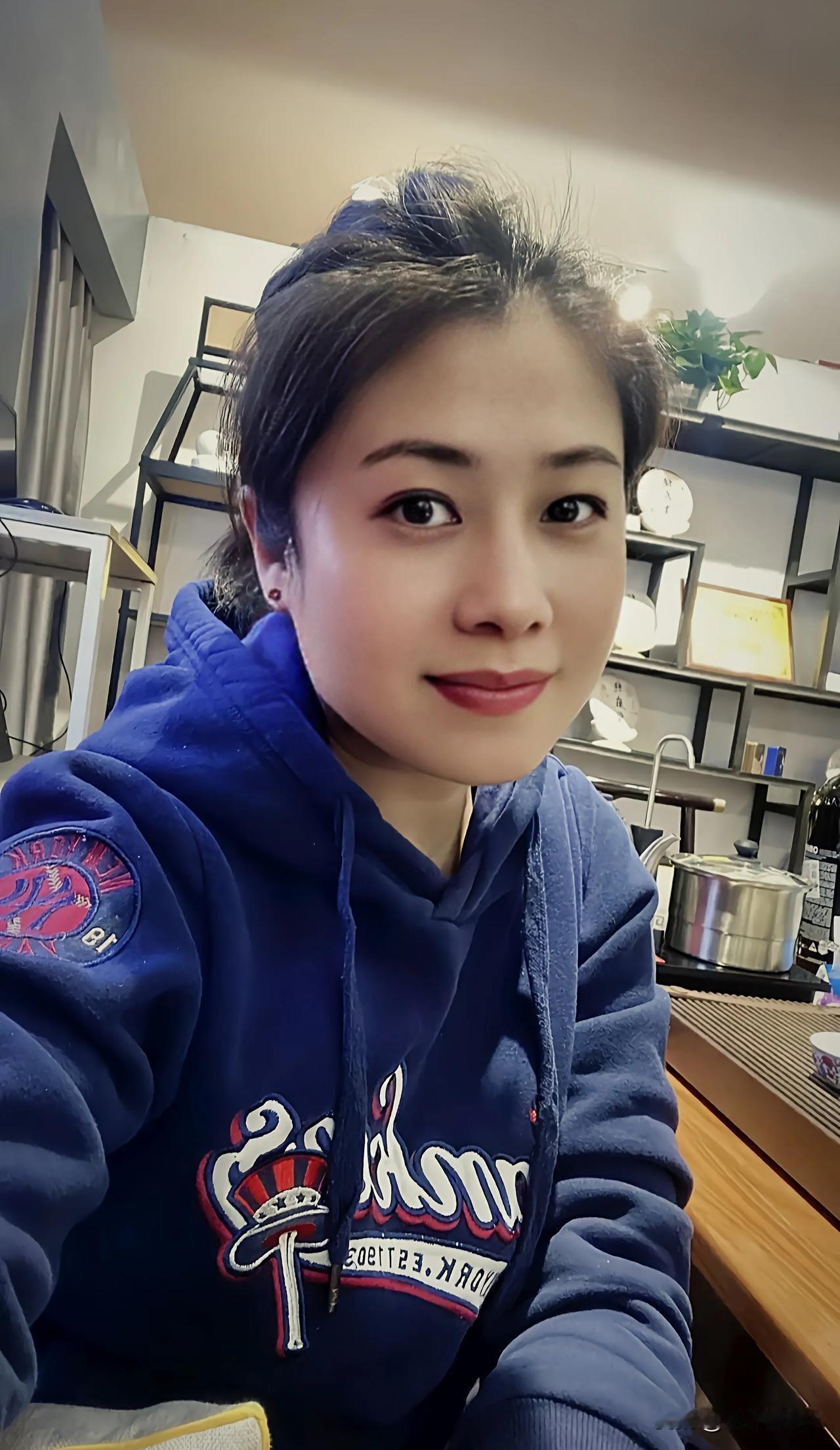 轮回是一条河，流经童年，流过青春，历经岁月，历劫再生，我们都知道我还是我，但我已