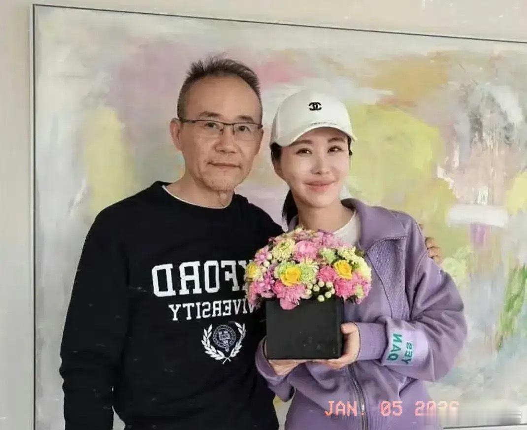 44岁田朴珺与74岁王石疑感情生变，清空与王石合影，发文耐人寻味！ 