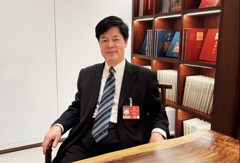 #建议育儿时间视同养老缴费年限#【人大代表呼吁给生育女性补贴养老金，让育儿不影响