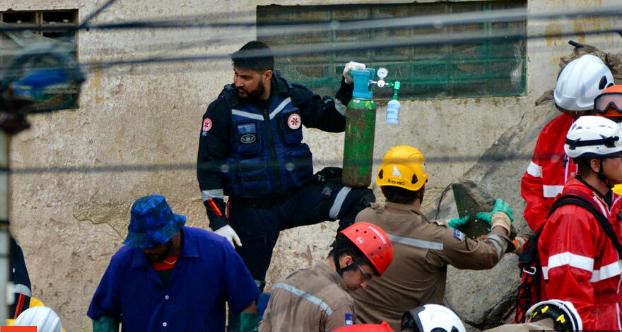 巴西飓风部分地区风速达到250公里/小时，有130人受伤。

南里奥格兰德州、圣