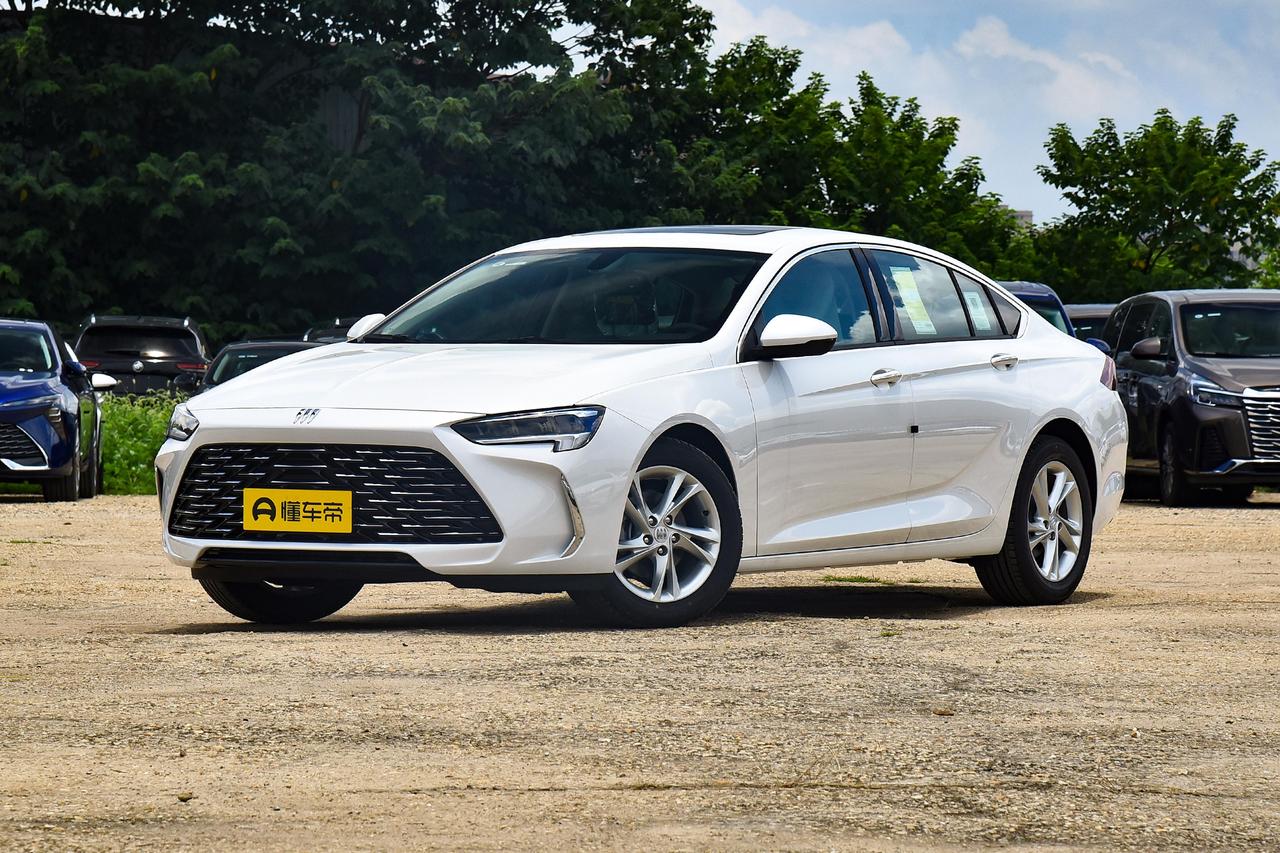 从月销破万到月销百台，别克君威为何卖不动了？
曾是合资中型车市场“香饽饽”的别克