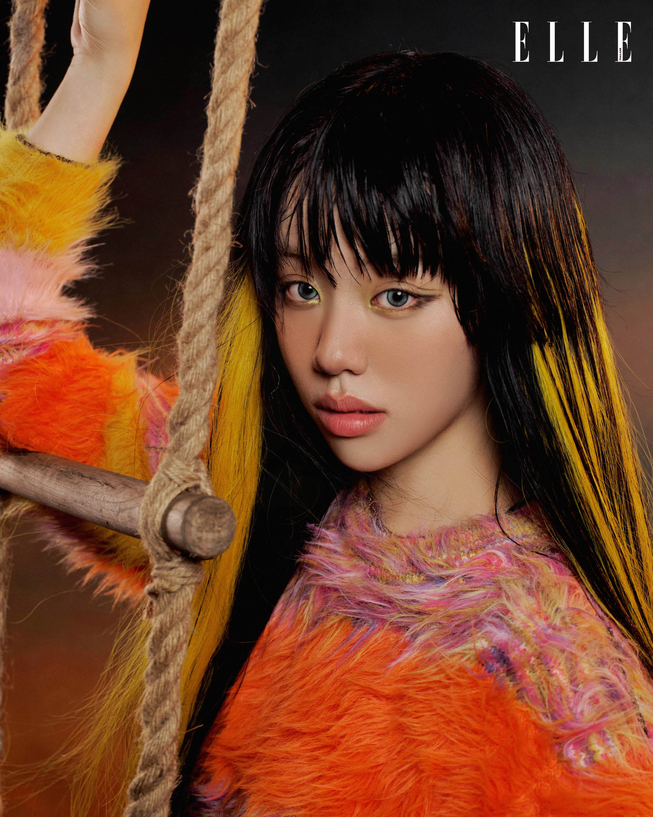 #韩京京把照片穿身上##ELLE镜头下的韩京京# 韩京京在 ELLE 镜头之下，