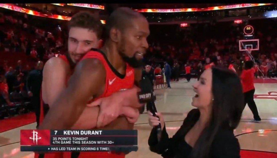 当被问及是否曾与像申京这样的中锋并肩作战时，杜兰特说道：“我曾和很多特别的大个子