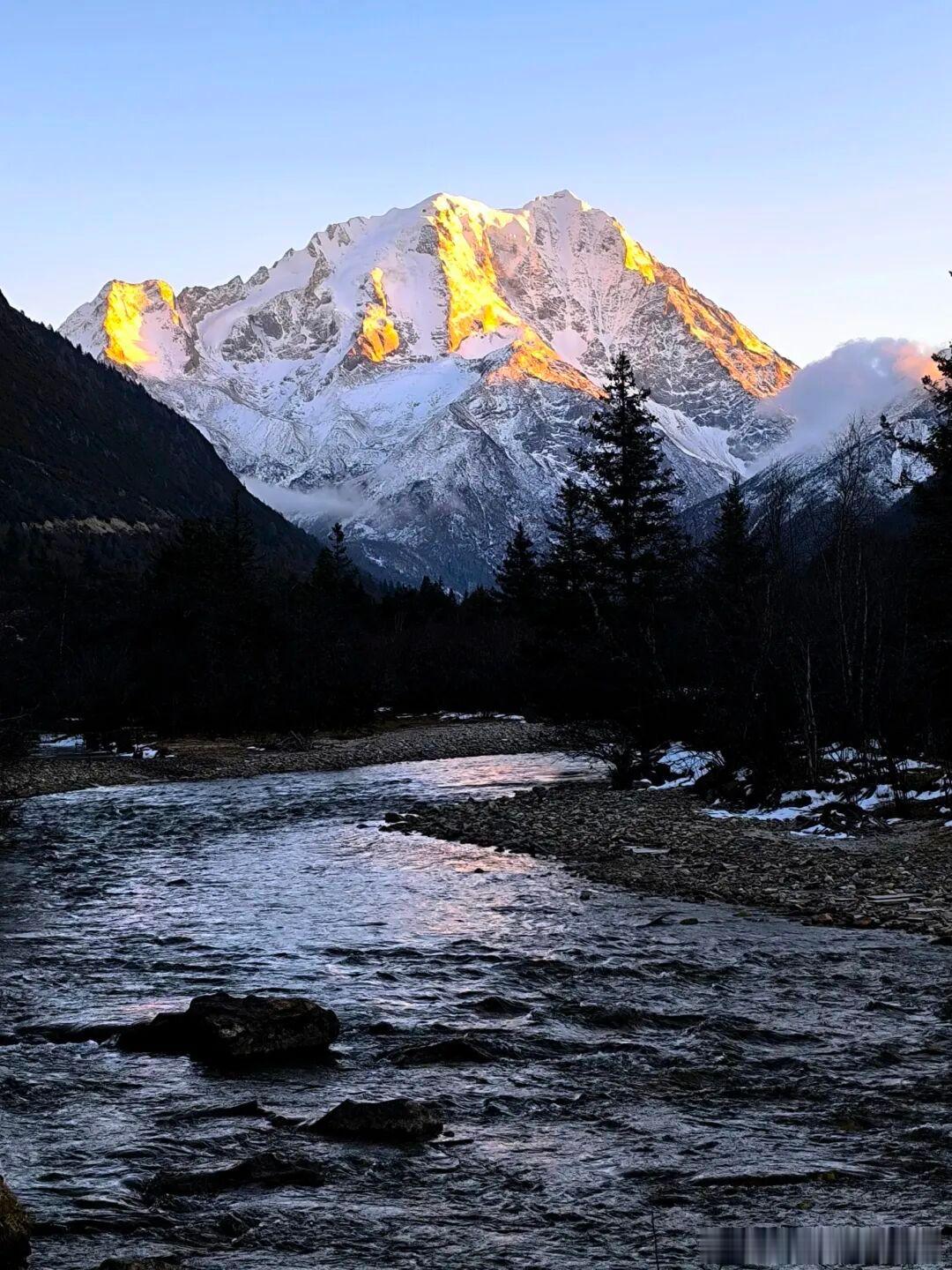 贡嘎环线收官｜外星石林 + 神山古寨一网打尽🏔闯入墨石公园，青灰石林错落嶙峋，