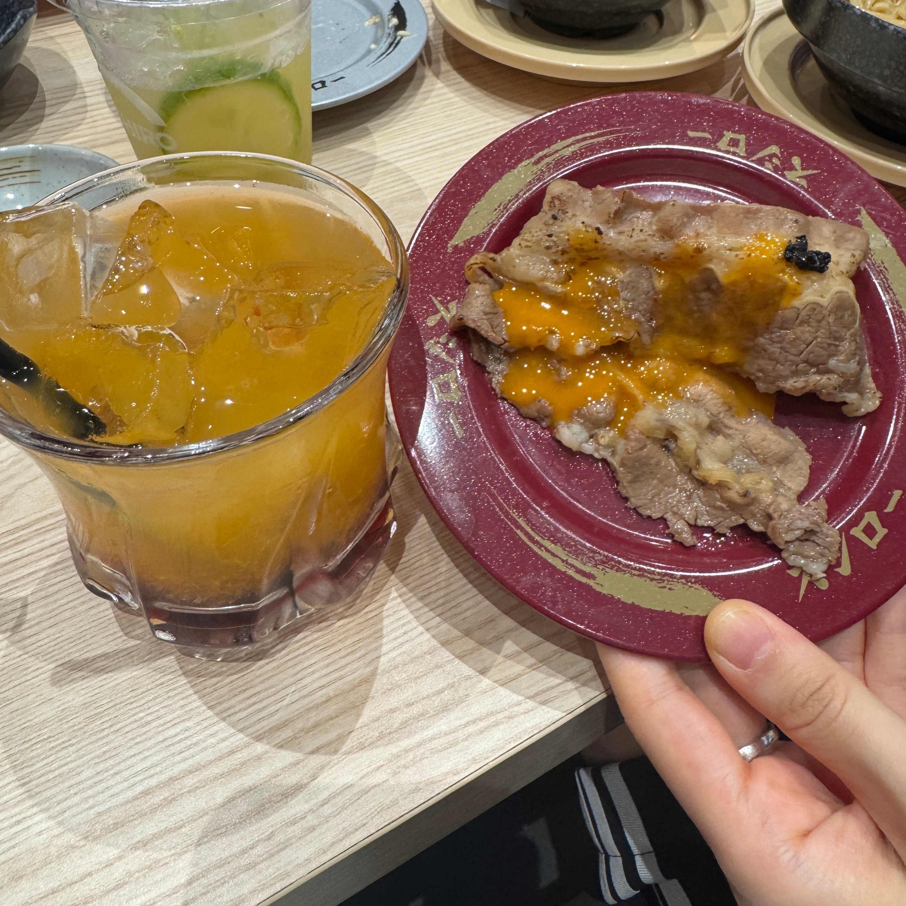 这个很好吃！也很好喝！回家才知道是这个长裙摆寿司的最后一天了🥺好巧吧 