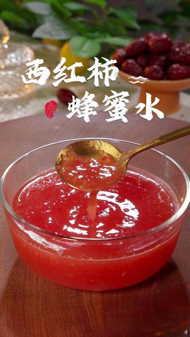 把蜂蜜淋在西红柿上，没想到作用这么厉害！ 西红柿蜂蜜水，真的好喝极了一分钟精选视