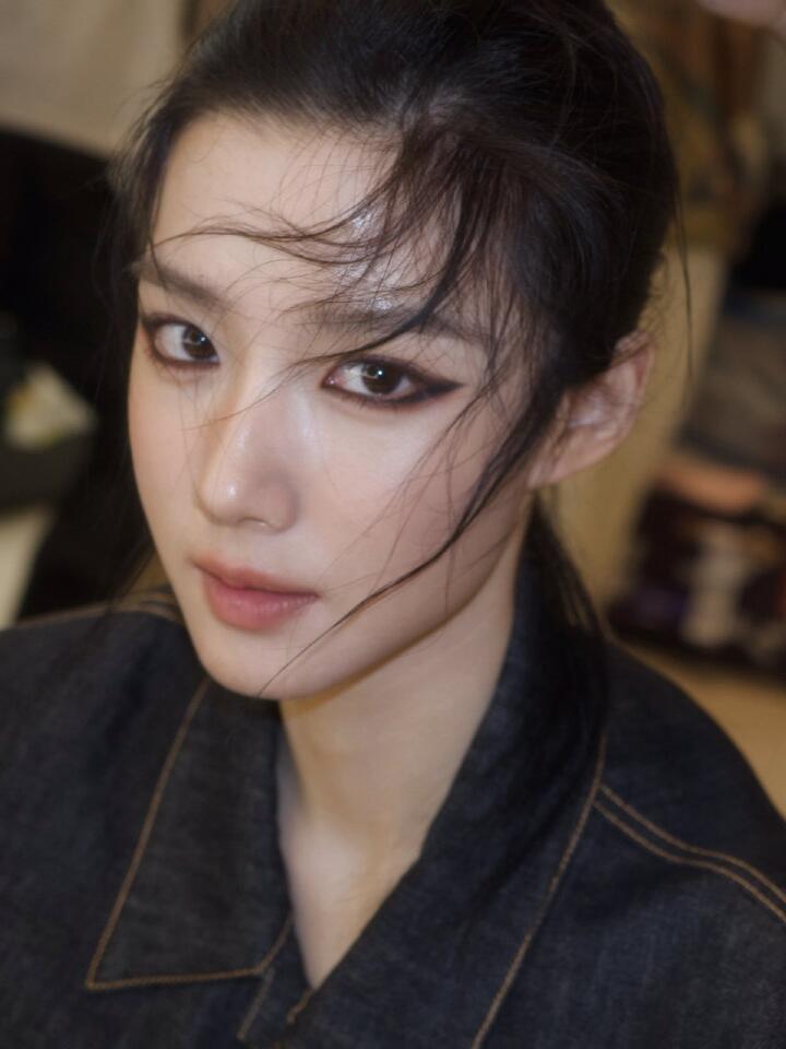 论卢昱晓这张脸的可塑性。。。。可塑性太强了轻松驾驭各种风格 