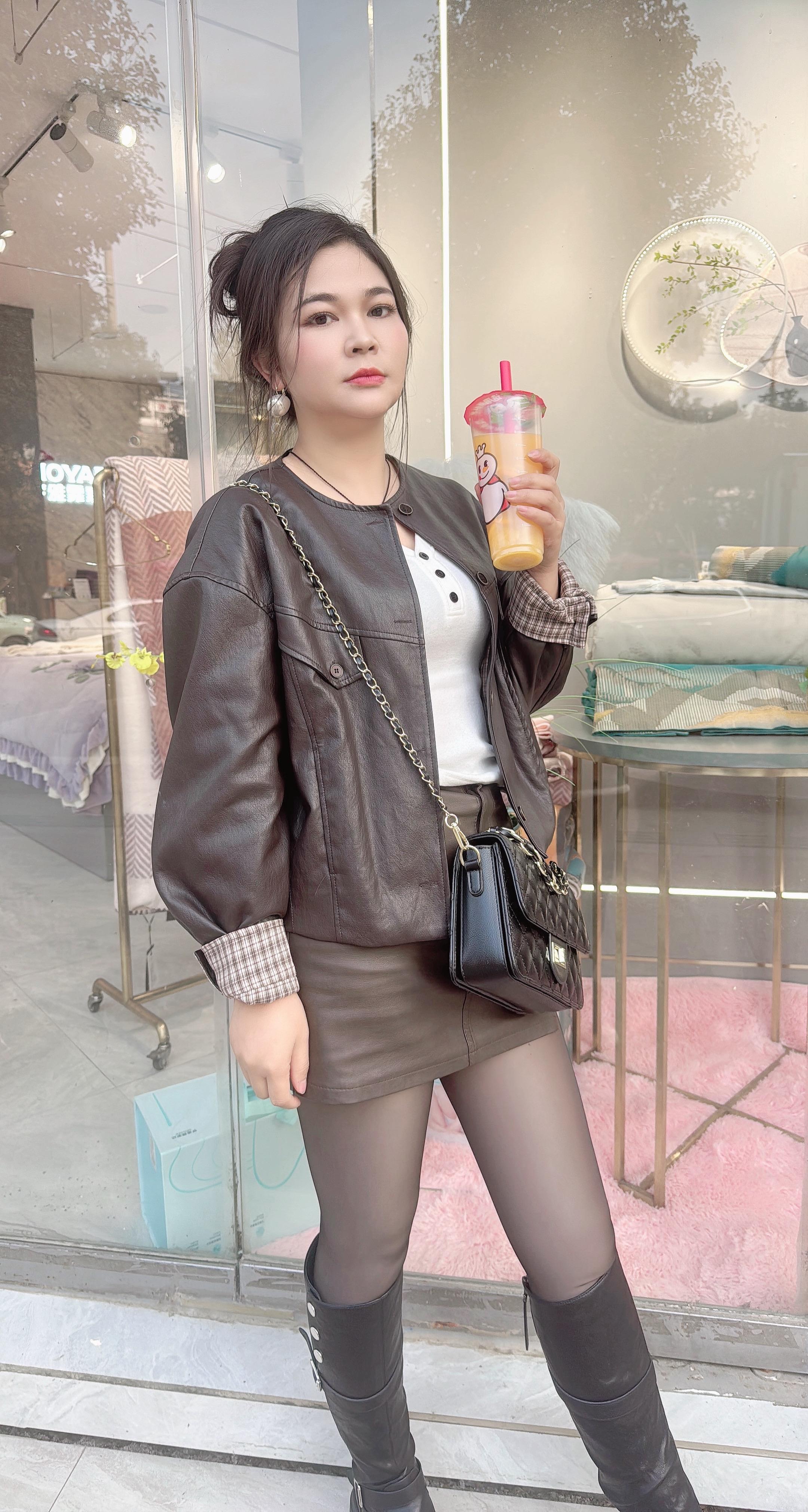 今日穿搭 一杯奶茶的快乐填满一天的疲惫