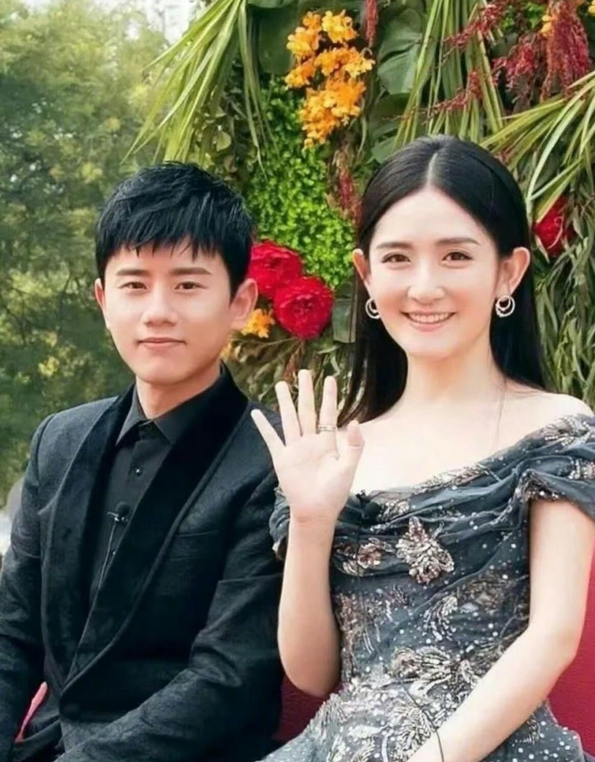 张杰回应 张杰回应和谢娜在一起时单身，也尊重前任，并祝各自安好，今后会专注家庭和