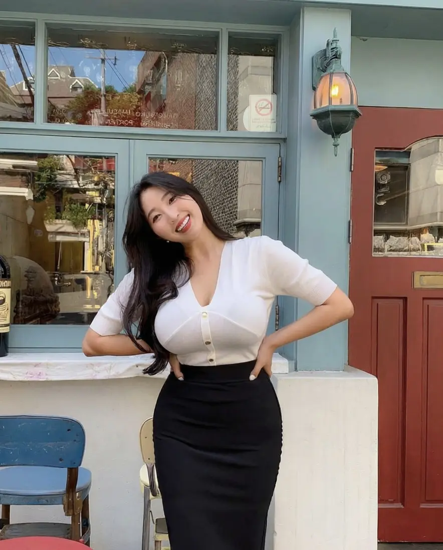 女性魅力展现 ootd穿搭 大长腿 黑白系 金妹妹