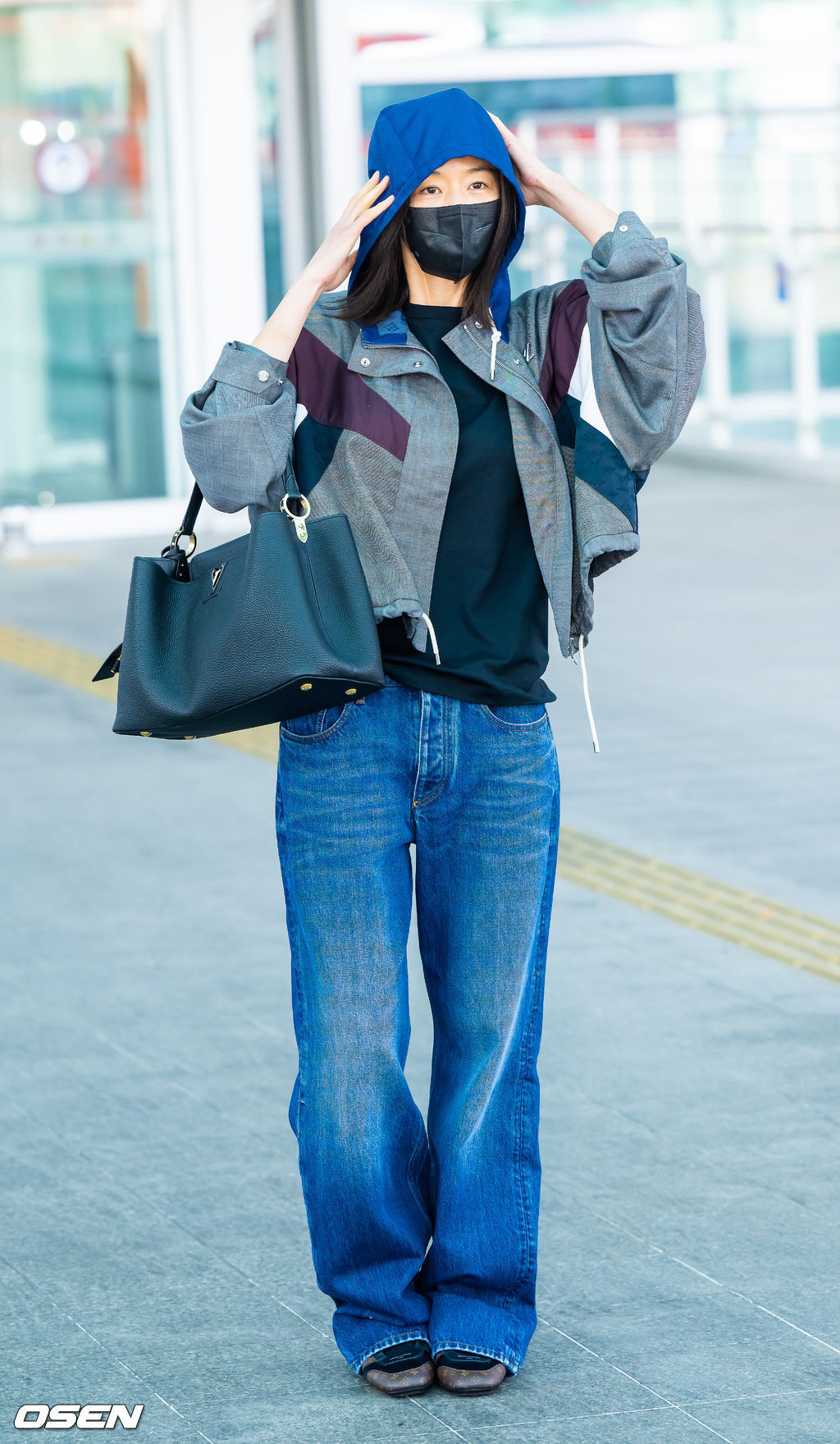 全智贤 × Louis Vuitton 2026秋冬大秀机场出发新闻图 ✈️ 巴