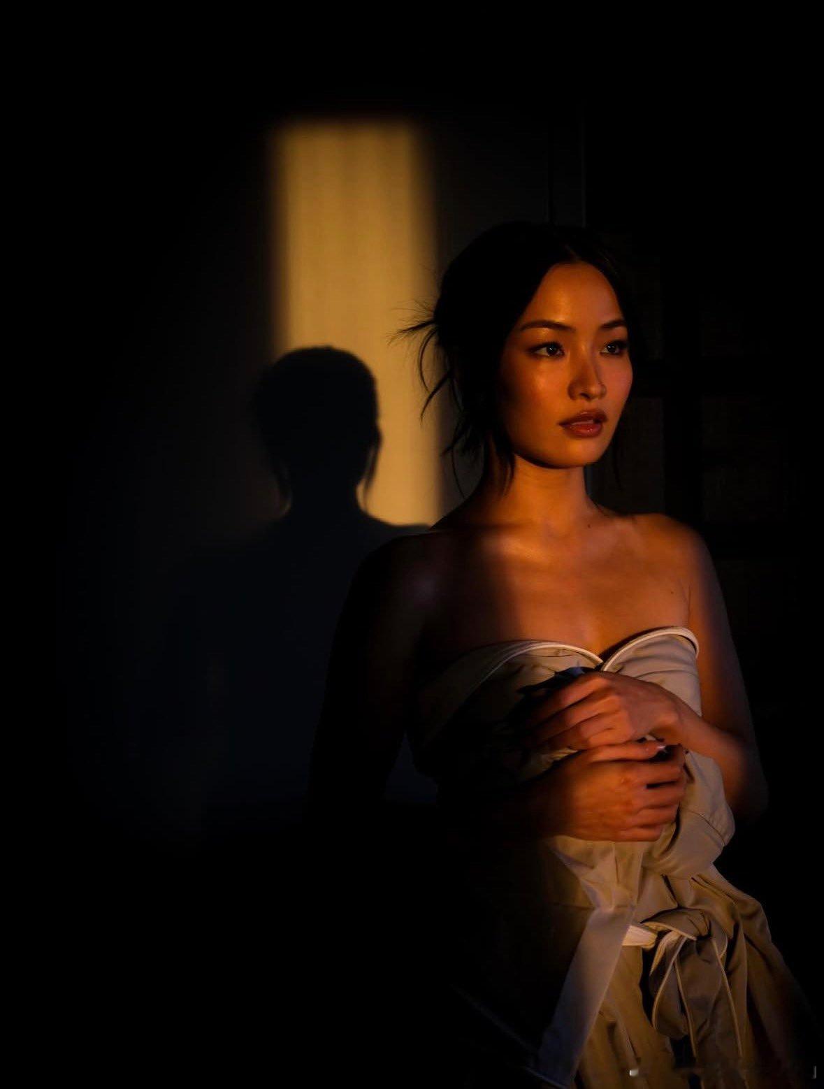 泽井杏奈在《帝王计划：怪兽遗产》第二季首映式上的照片 