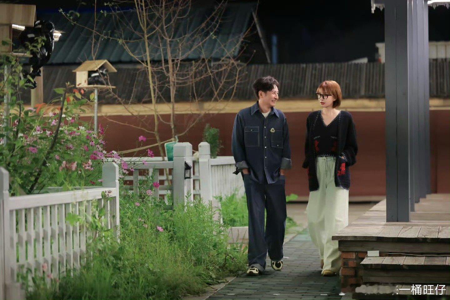 维嘉吴昕的主持功底太绝了！作为飞行嘉宾默契拉满，“声场”营造到位，锐评问题直戳核