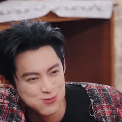 刘耀文王鹤棣饺子吃出扫雷的气势 刘耀文王鹤棣是懂什么叫“饺子刺客”的！全桌唯一带