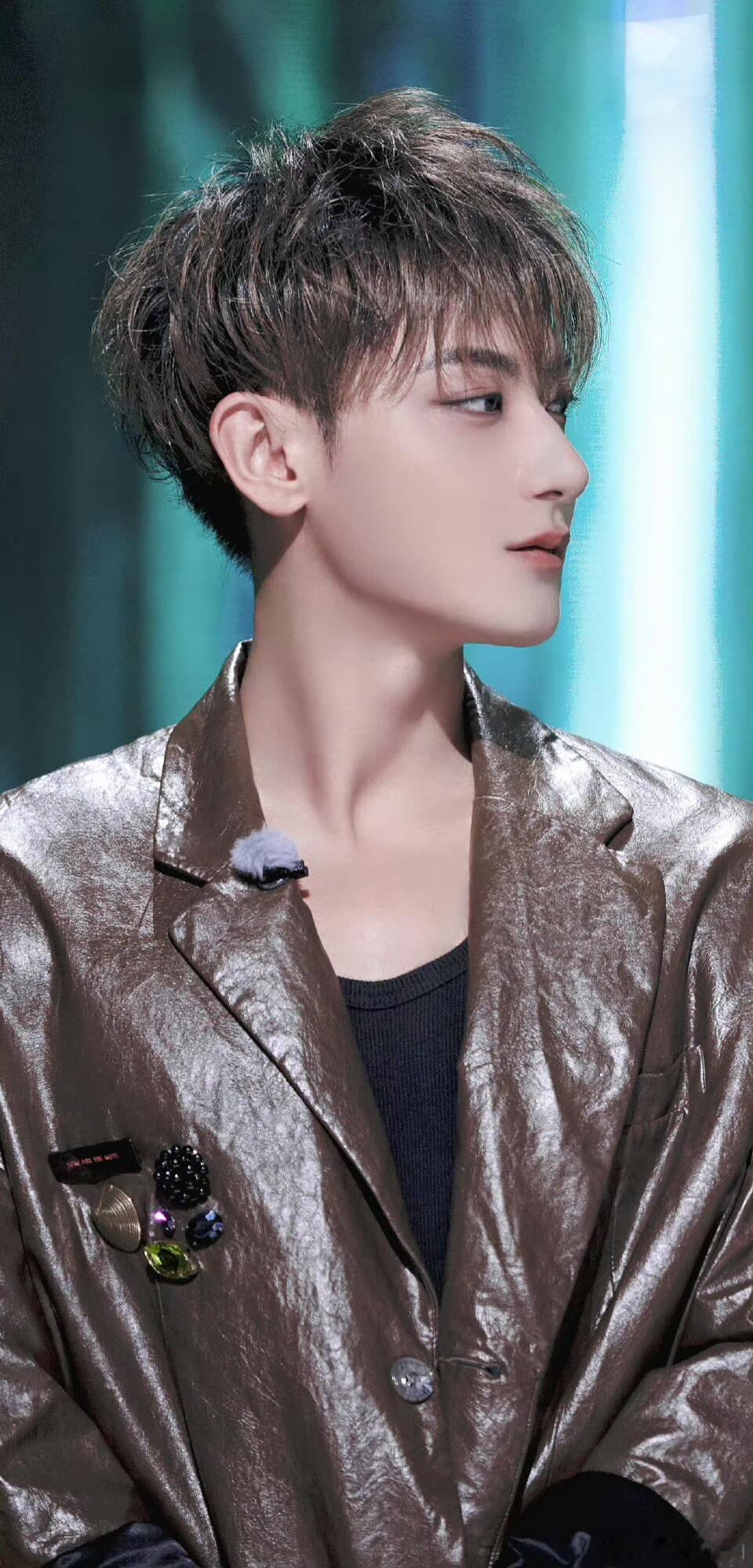 黄子韬手机里都不一定有这么帅的照片黄子韬早期还真帅过古早撕漫男 ​​​