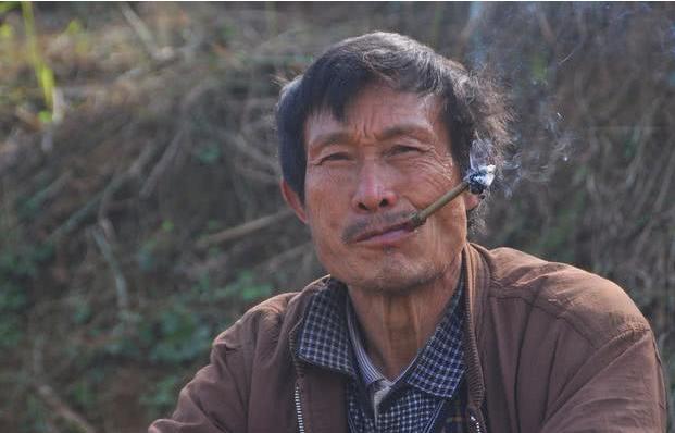 有网友问，为什么老实人一旦闯祸，都是大祸？
下面有人回复，我老婆村里有个婶婶，常