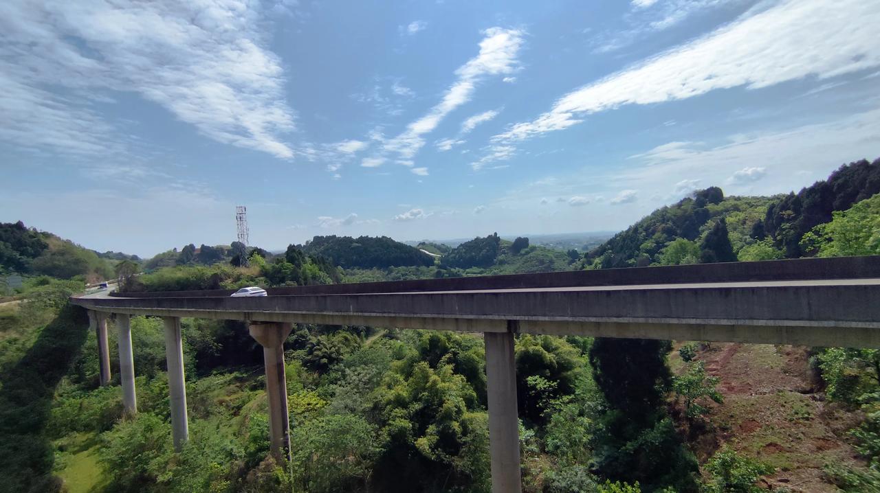 晒图笔记大赛在镜头里看到这样的高架桥，感觉真的很震撼！美丽的自然风景分享