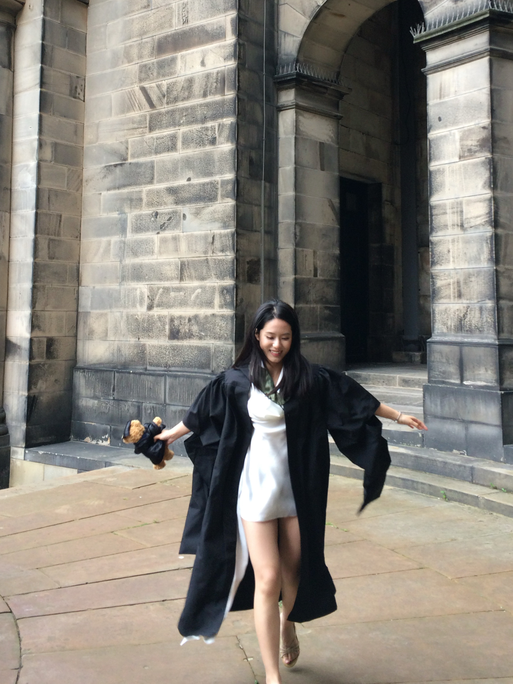 在爱丁堡度过了如梦般的一年。感恩🎓。下段旅程的我、我们，一定要更幸福丰盛。 