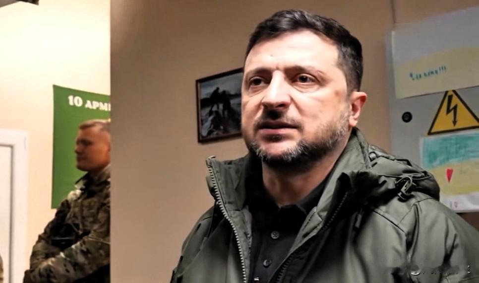 泽连斯基发布视察库皮扬斯克前线指挥所画面，自称听取了关于前线局势的报告，并为乌克