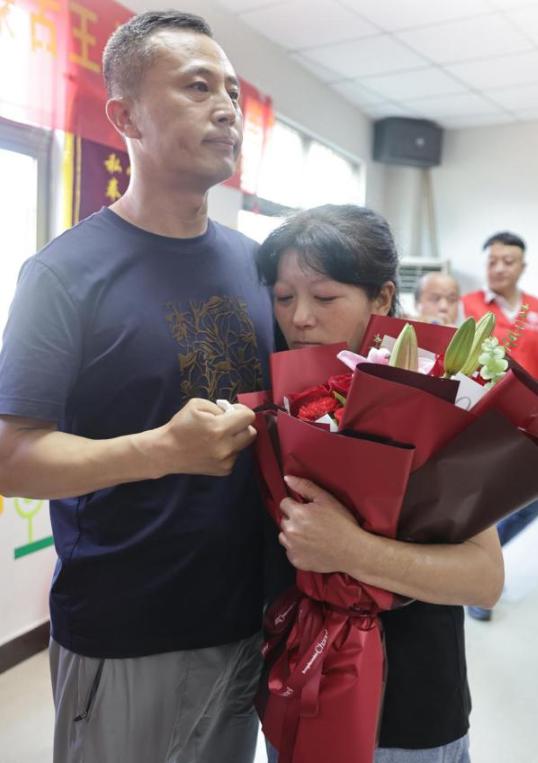 内蒙古少女被拐囚禁地底8年：铁孔送饭、烟头烙身，她趁男子醉酒锁门，连夜翻死三座大