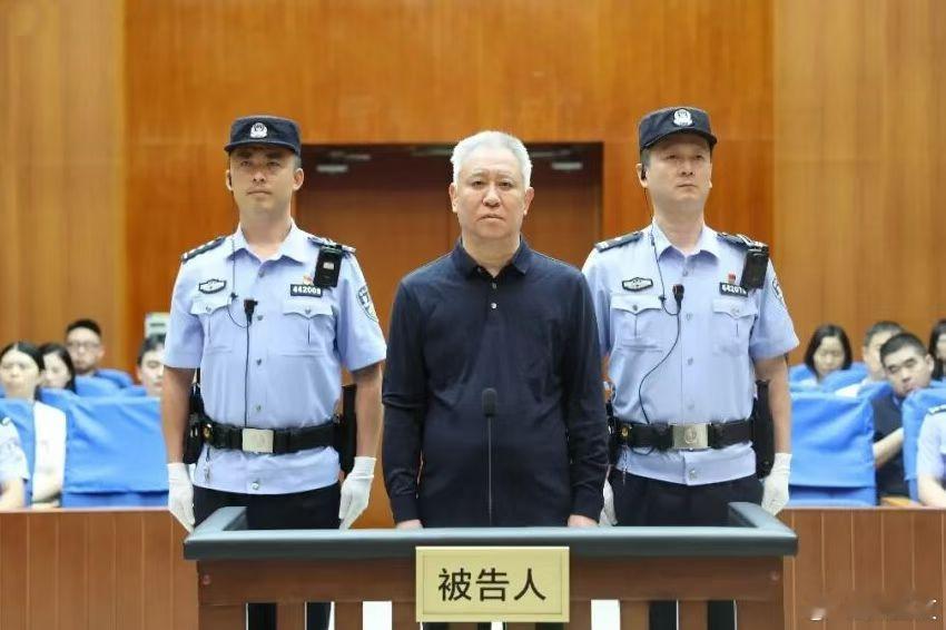 恒大及许家印案一审宣判许家印一审无期，158亿罚单落地，锤声一响，几百万普通人的