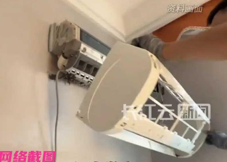 浙江嘉兴有女子，这日发现家里空闲房间的空调，突然不知传出有不可描述的味道，随后联