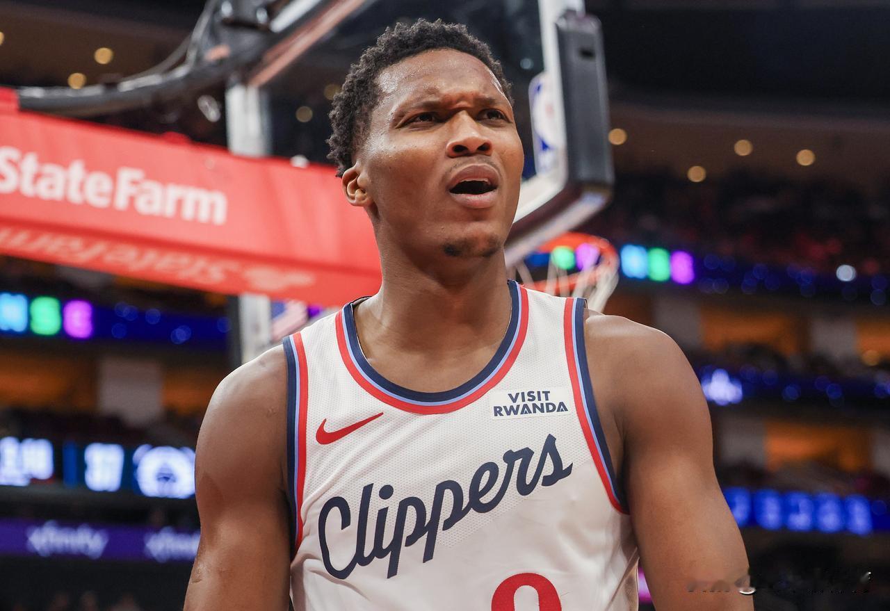 仓促一笔，竟然让快船成为交易最大赢家！
在哈登确定离队后，快船队迅速把祖巴茨送到