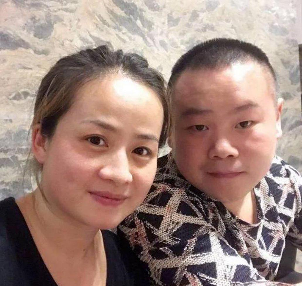 岳云鹏：（举杯）媳妇，这次演唱会能这么成功，最该谢的就是你。

郑敏：（微笑）跟
