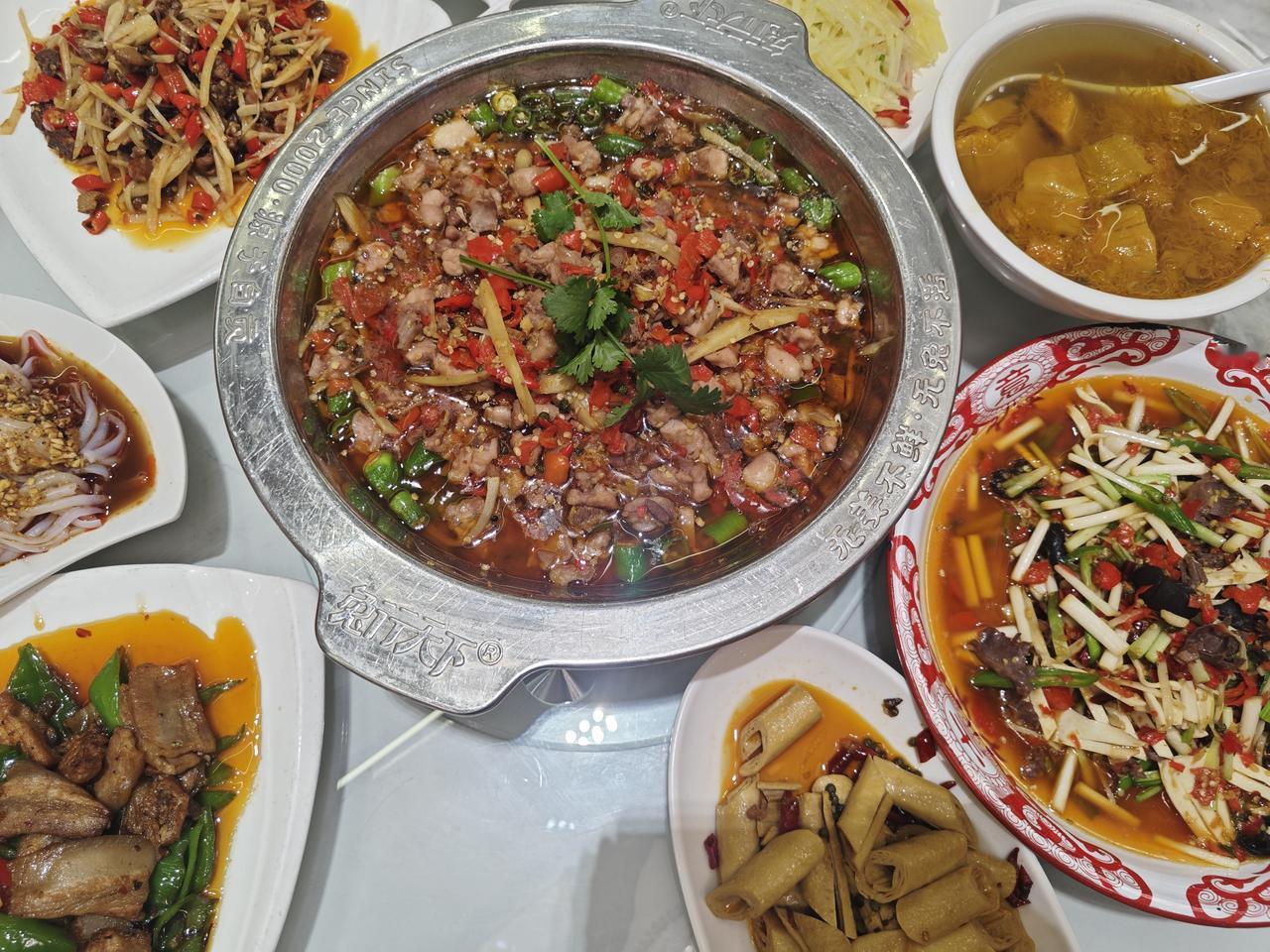 在自贡，一直流传着一句话：“没有一只兔子能活着逃出自贡。”这不是开玩笑，是真的逃