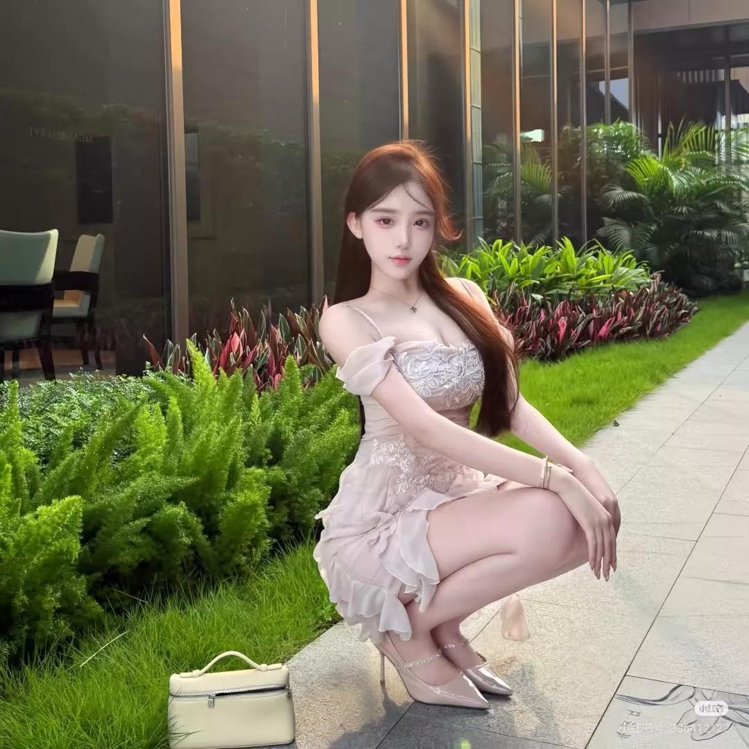 优雅少女，花园时光，甜美优雅。淡雅少女 温柔花漾少女 花海少女