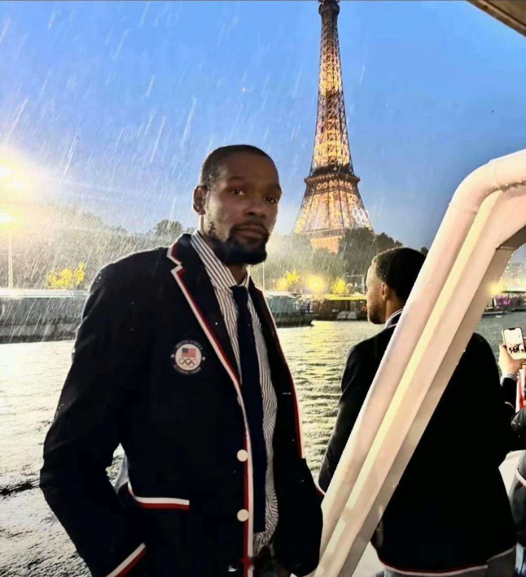 巴黎下雨了，下的是杜兰特的三分雨！#大杀器杜兰特##杜兰特FIBA的神##篮球热