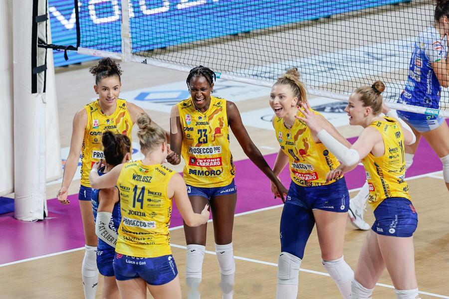 意甲第五轮焦点战，科内3比0诺瓦拉，沃洛什的状态提升了不少，哈克和加比也都有很好