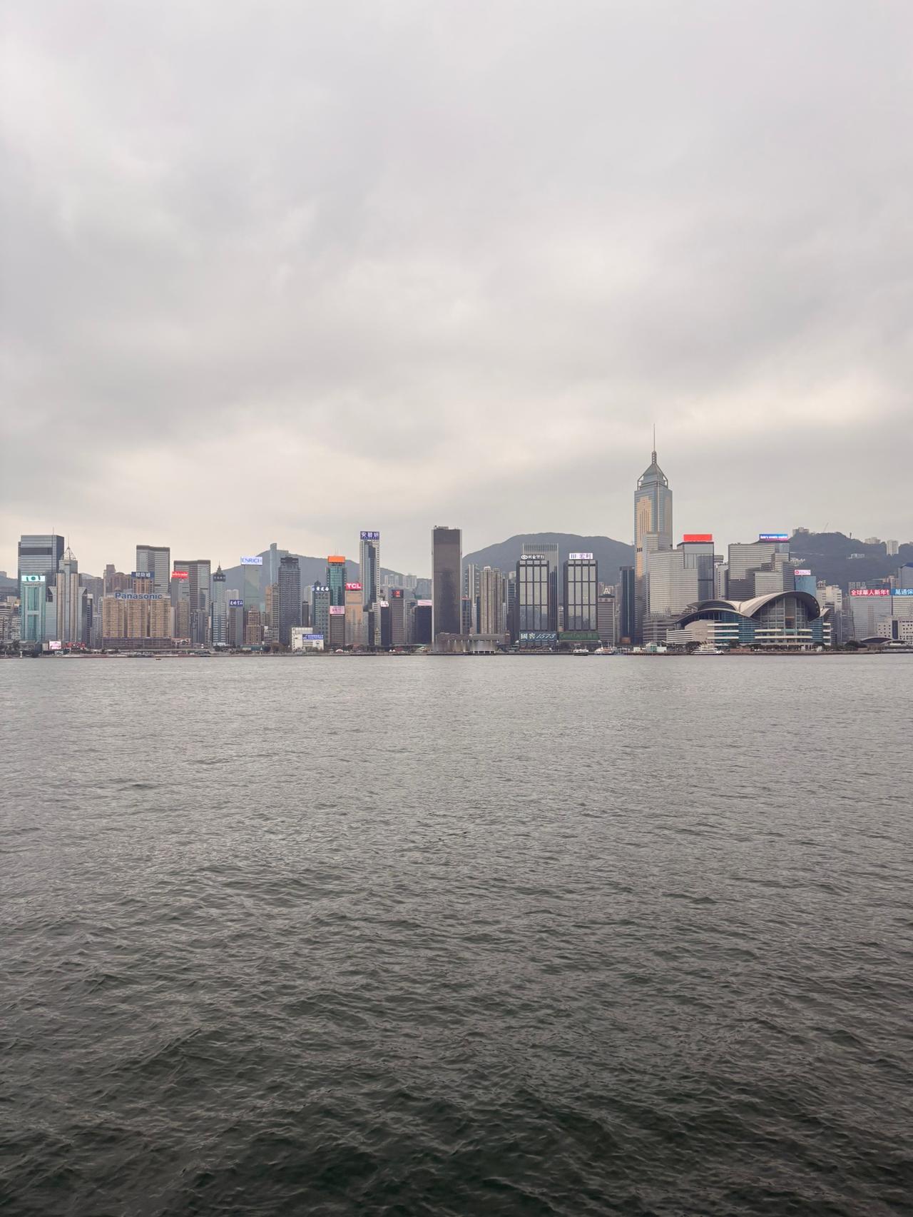 每当我站在海边，看到那些高楼大厦的时候，我的心情就会非常的澎湃。

奋斗，拼搏，