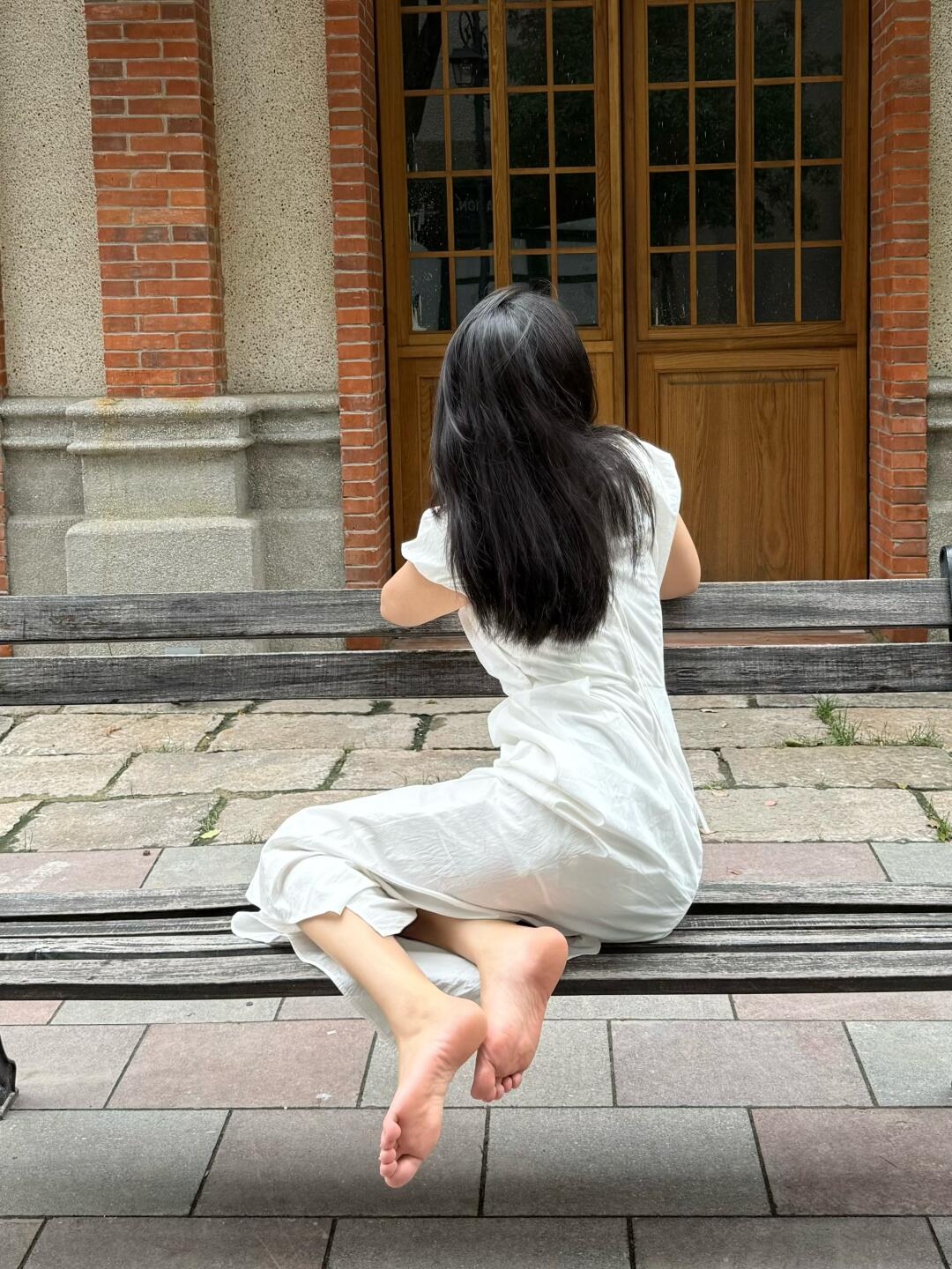 坐姿拍照 白色 白色连衣裙 小白裙 初恋小白裙 白月光连衣裙