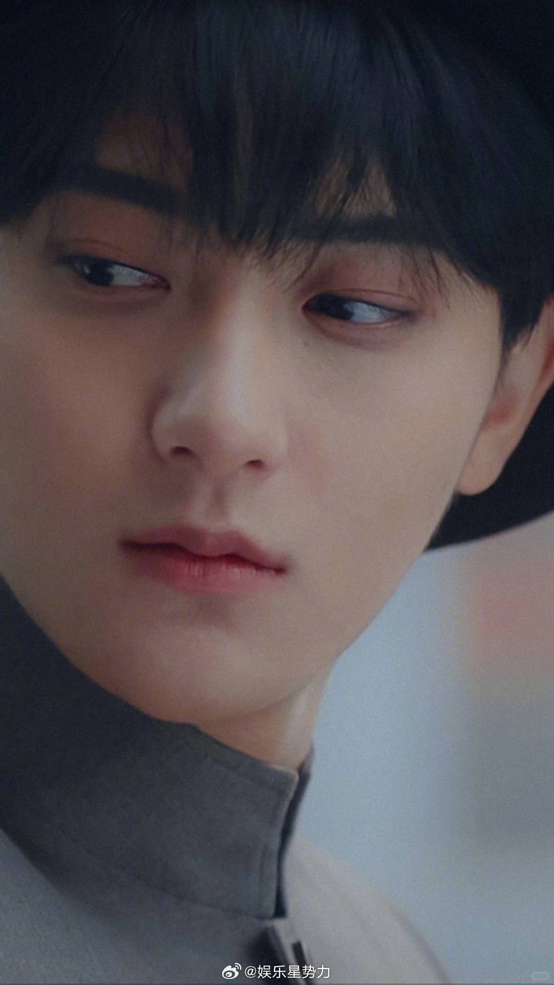 黄子韬因为减肥后脑勺秃了黄子韬 我不是秃顶了是后脑勺秃了 减肥后遗症来得猝不及防