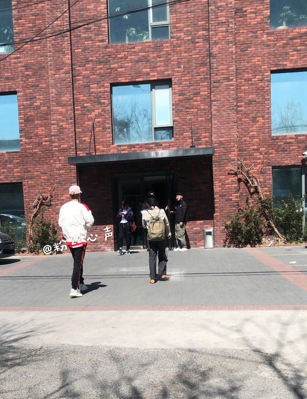 今年真是鹿晗背影都偶遇不到一个北京人多出门好嘛