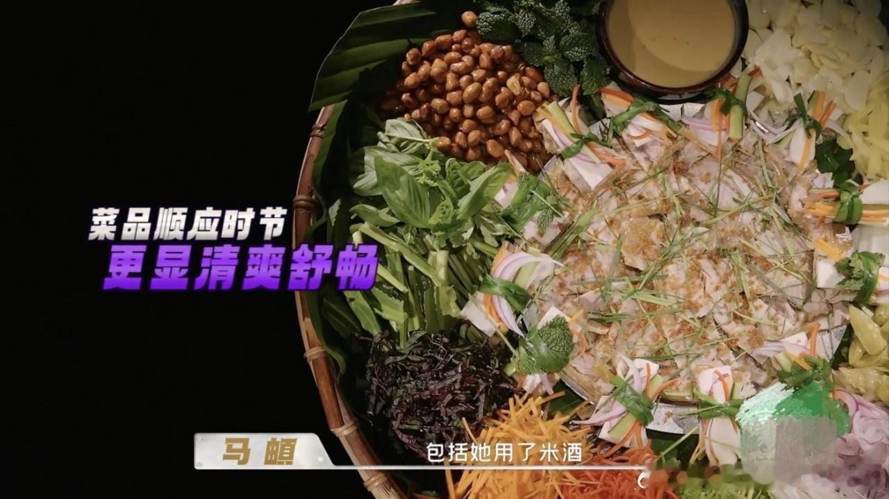 何美延梁淞线上线下都吃得很好 久违的何美延梁淞来录节目了，带的孝感米酒成了厨师们