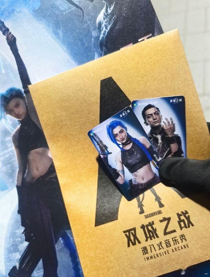 离金克丝只有一米是怎样的体验祖安排风扇旋转的光影打在她脸上，明暗交错间，那张脸时