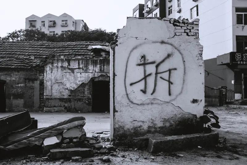 名下多出一套上海房 ，女子却愁坏了 ，20年前拆迁的“幽灵房产”致限购，因而无法