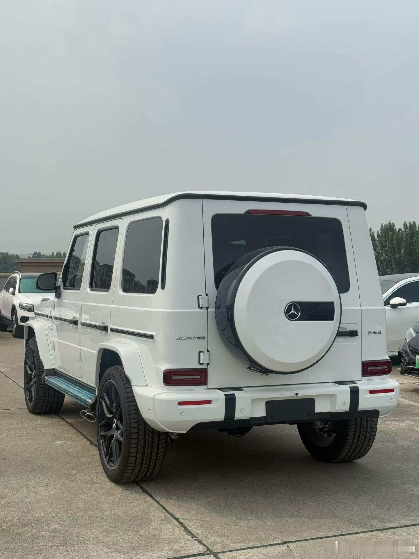 奔驰  G63  北极白色 炽热红 937炽焰红+13200A22主动式行驶控制