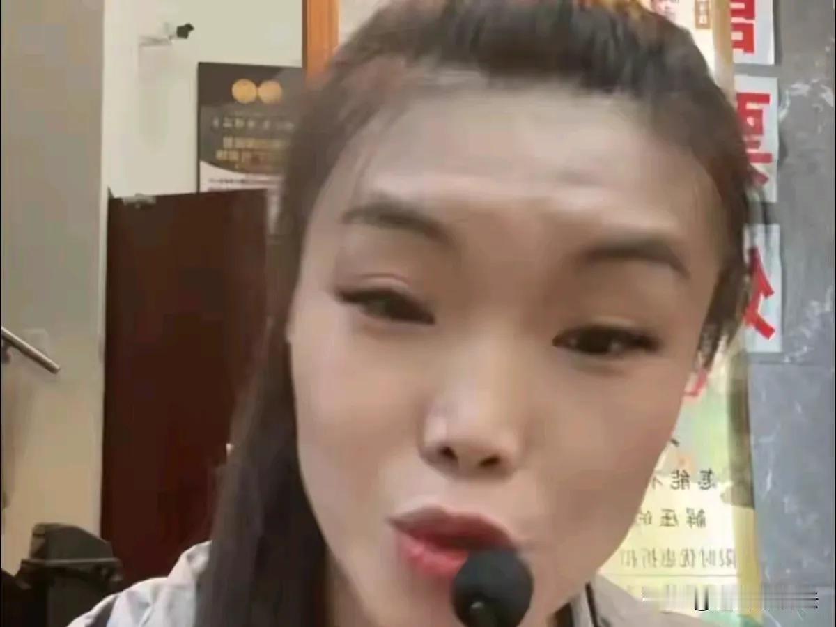 嫉妒使人面目全非，用这句话形容相声名家张伯鑫和他的老婆再合适不过了。
近日，北京