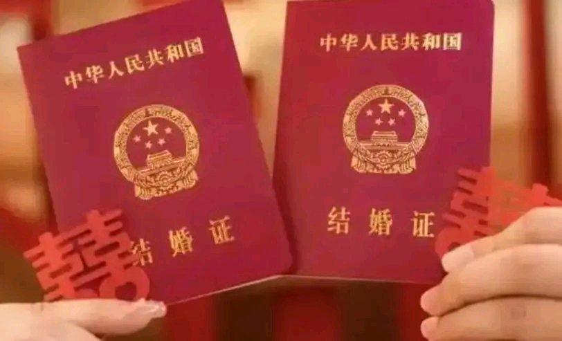 民政部的公开数据摆出来真的挺扎心，2014年全国结婚登记还有1346.9万对，2