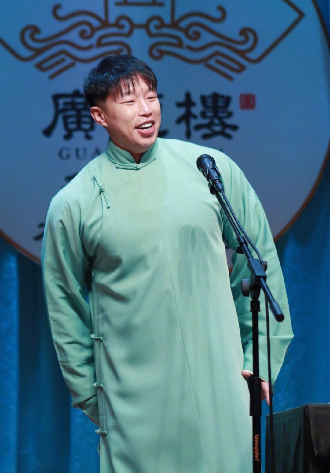 烧饼怕鸡不像是演的哎呀，家人们，你们看了岳云鹏和烧饼的这场剧本杀吗？简直就是一场