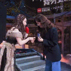 刘诗诗张小婉握手像打了套组合拳 