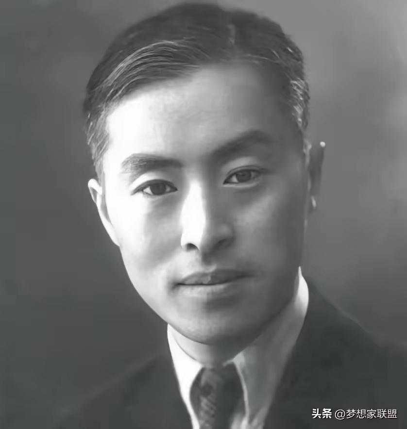 为打倒叛徒父亲，儿子毅然参军，开国大典时被告知：你父亲是特工。这个参军的年轻人叫