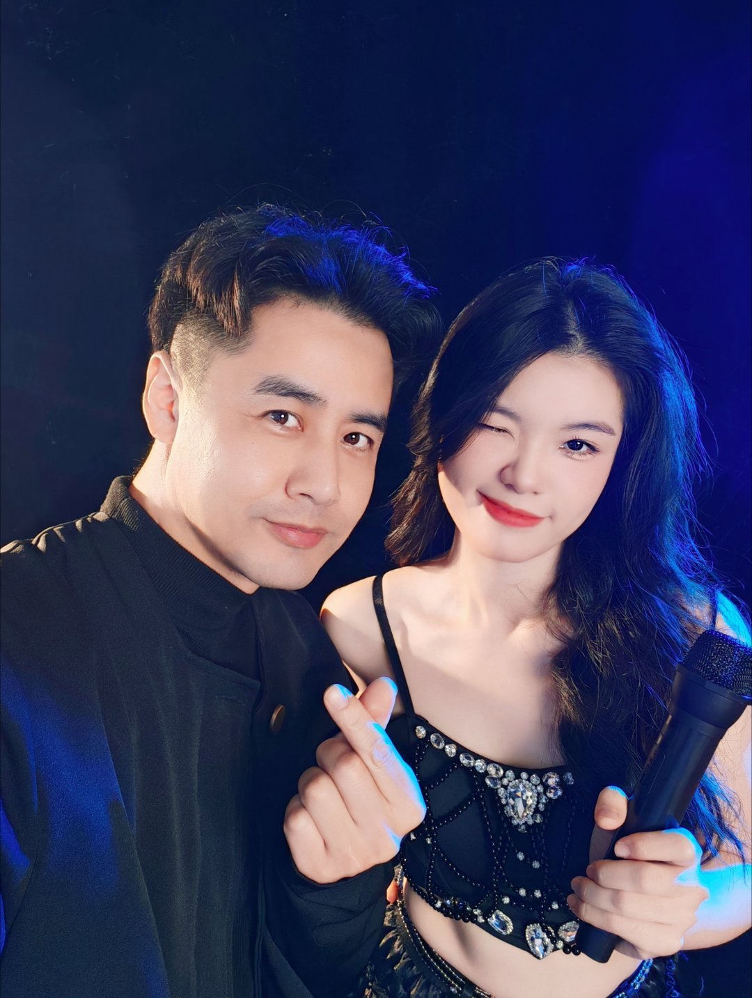 今天的客片小姐姐拍爱豆打歌写真，还是第一次拍这种风格🎤小姐姐日常分享写真