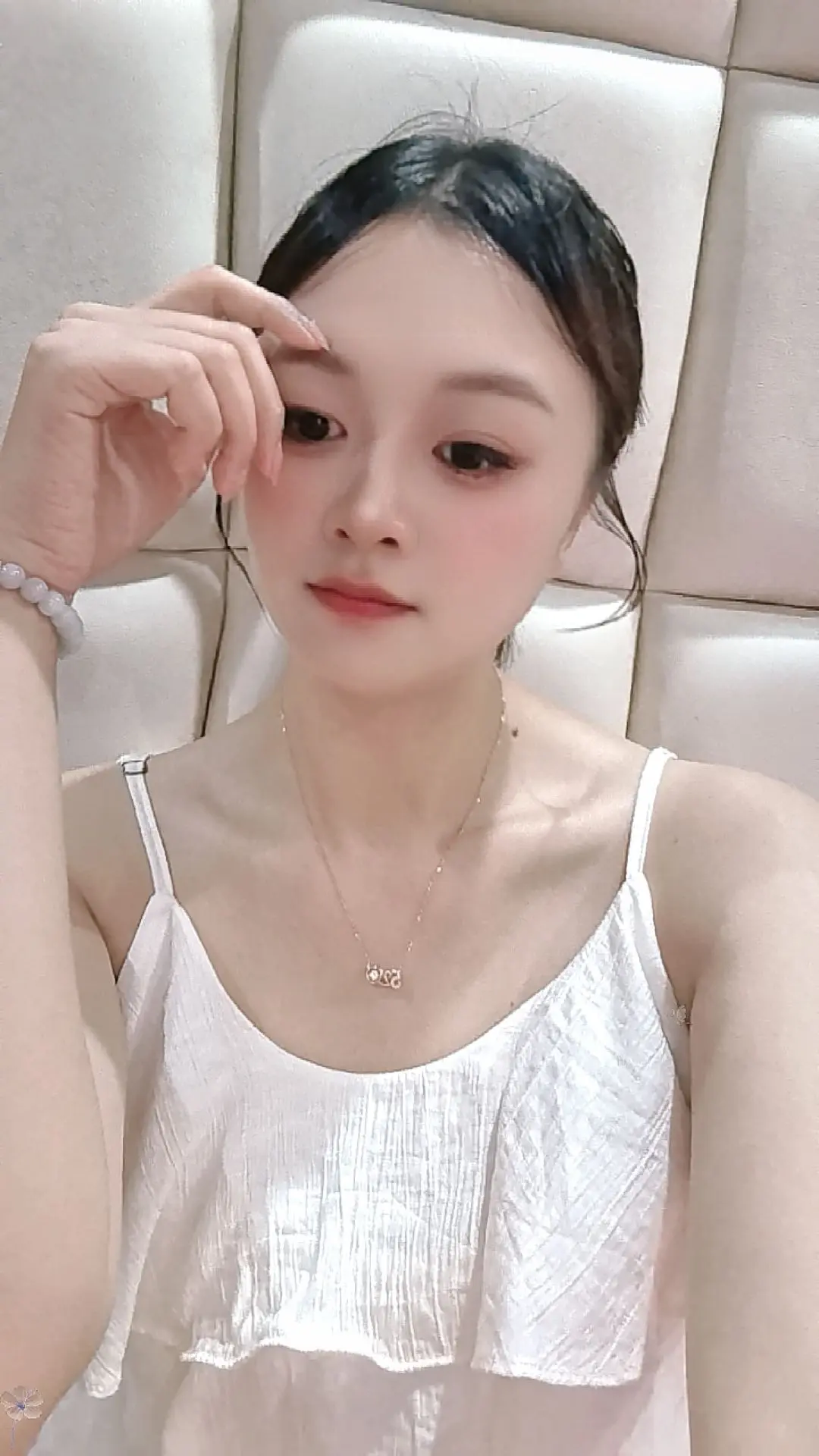 你变得好看，不是为了取悦任何人，而是当你站在镜子前，你的那份自信与美丽...