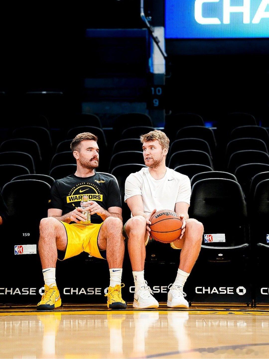 大战，一触即发灰熊vs勇士 ​ cr：孟菲斯灰熊 ​​​