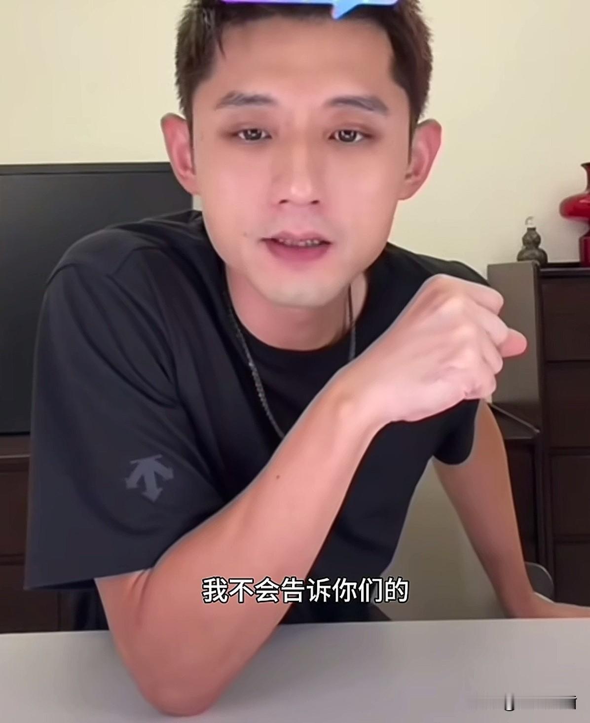 有人问张继科:“怎么看待刘翔？”
张继科回答:“你在我这儿得不到任何消息。”
