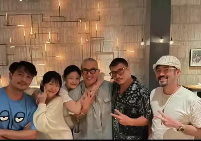 大s与具俊晔又被爆新瓜
这次，两人被爆的瓜和感情，健康无关，而是和金钱有关。

